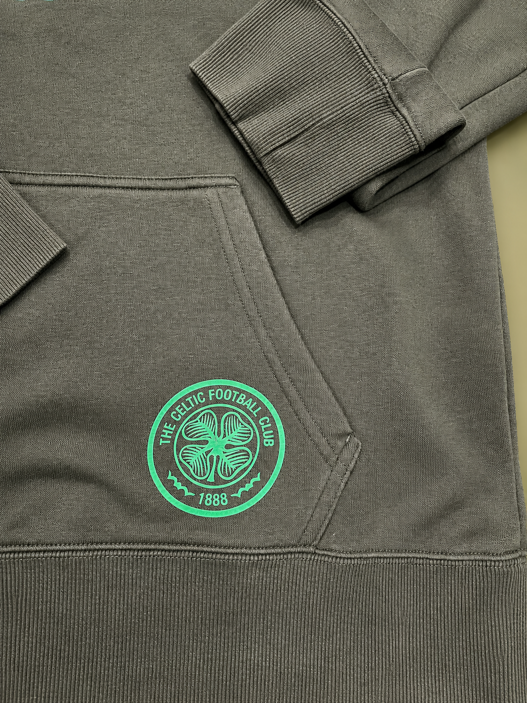 Felpa con cappuccio Nike dedicata al Celtic FC col. Oliva Tg XL
