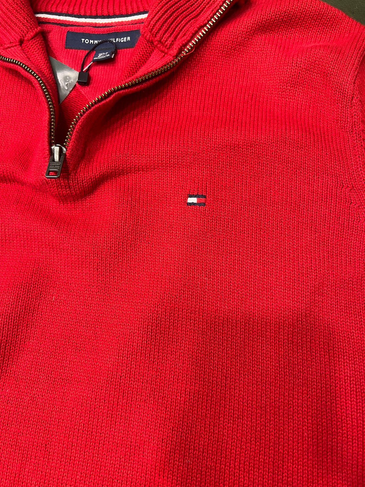 TOMMY HILFIGER 

Maglione a mezza zip in maglia rossa, tg S