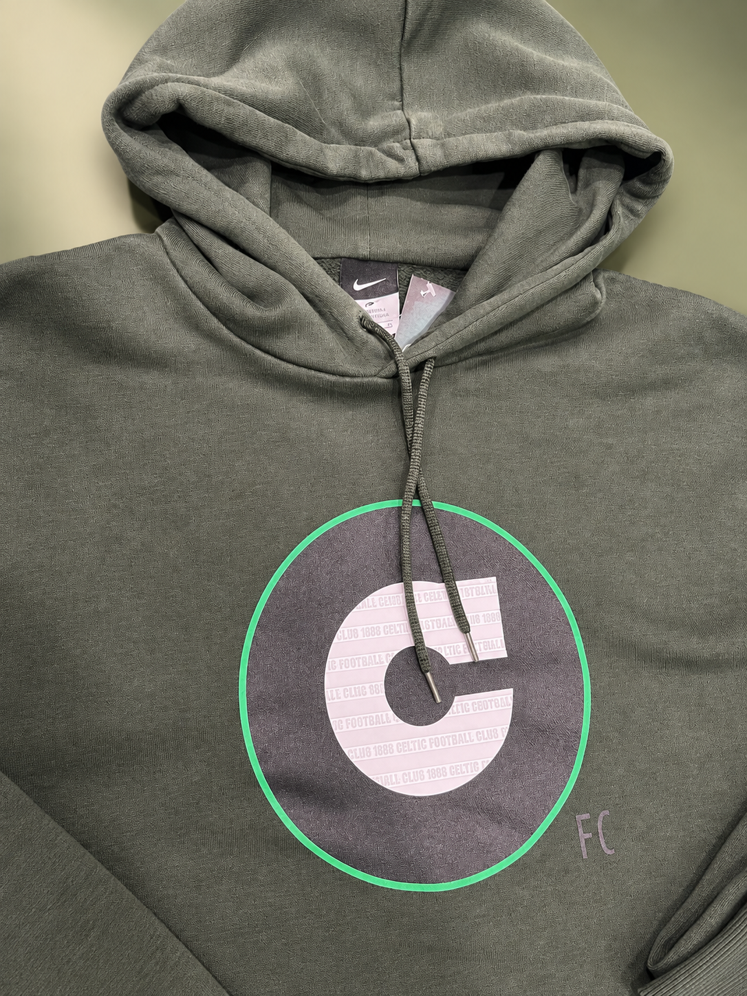 Felpa con cappuccio Nike dedicata al Celtic FC col. Oliva         Tg XL