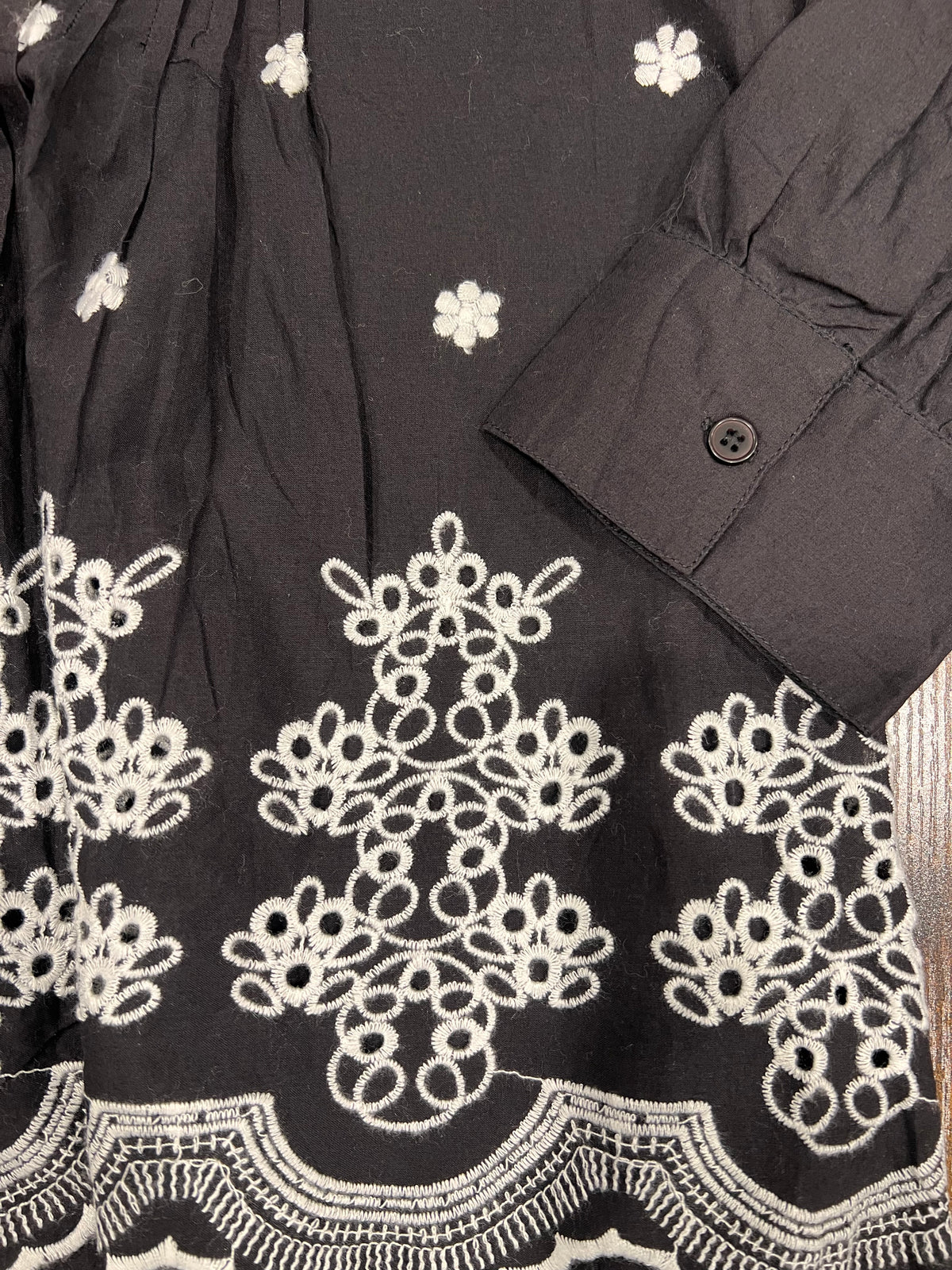 Blusa nera dal carattere raffinato,Tg M