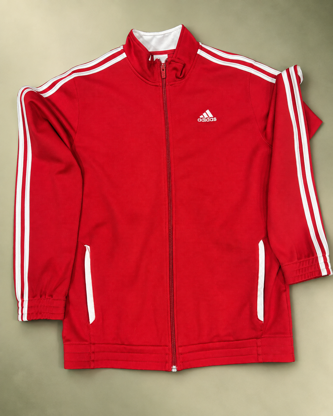 Giacca sportiva adidas rossa  iconica tre strisce bianche lungo spalle e maniche e dal logo sul petto. 16anni (veste tg S)